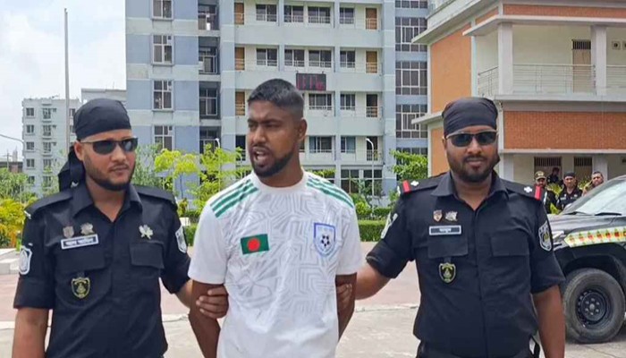 ‘আমার বাপেরে ১৫ জনে মিইল্লা কোপাইছে আর আমরা দুই ভাইয়ে ওরে কোপাইছি’