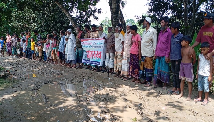 নেতাকর্মীরা আসে, প্রতিশ্রুতিও দেয় কিন্তু পাকা হয়না শতবছরের রাস্তা