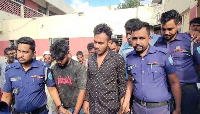 পুলিশের সঙ্গে মাদক ব্যবসায়ীদের গোলাগুলি