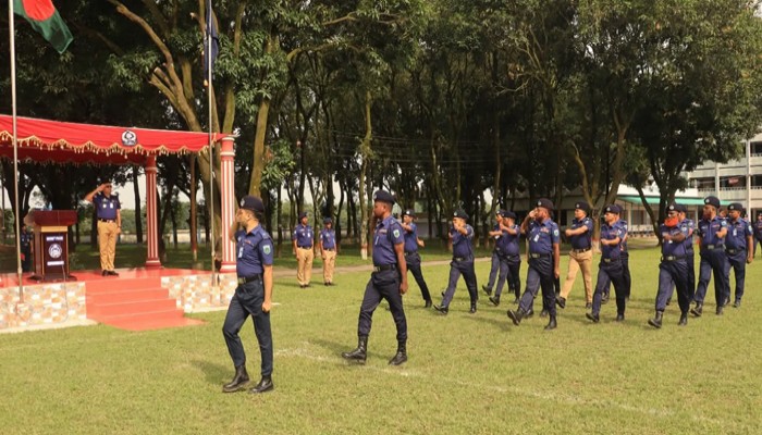 চাপাইনবাবগঞ্জ জেলা পুলিশের মাস্টার প্যারেড অনুষ্ঠিত
