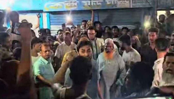 ৭ বার কান ধরে ওঠবস করিয়ে ধর্ষণের ঘটনা ধামাচাপার চেষ্টা, অতঃপর...