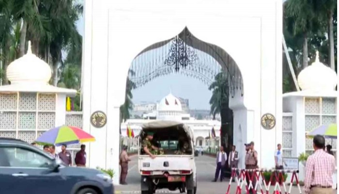 শপথ নিতে বঙ্গভবনে নবনির্বাচিত রাষ্ট্রপতি
