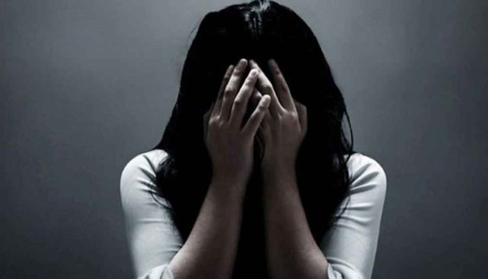 বদনজর দূর করার কথা বলে ঘরে ঢুকে নারীকে ধর্ষণ