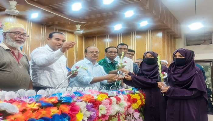 রাণীনগরে যমজ দুই বোনসহ  জিপিএ-৫ প্রাপ্ত শিক্ষার্থীদের সংবর্ধনা প্রদান