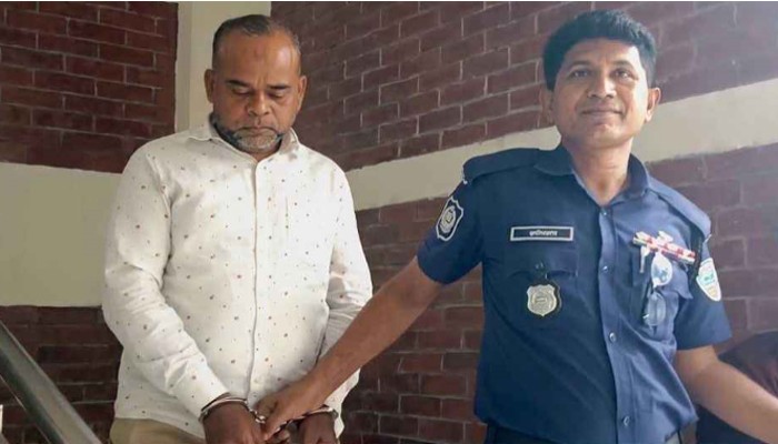 ছেঁড়া পোশাক ও রক্তাক্ত হয়ে বাড়ি ফেরে স্কুলছাত্রী, অতঃপর...