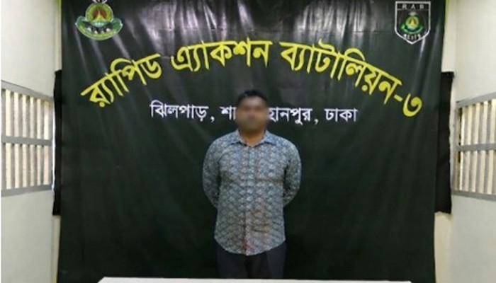 রাজশাহীর সাজাপ্রাপ্ত পলাতক আসামি ঢাকায় গ্রেফতার ও শাহমখদুমে বিপুল পরিমান মদ জব্দ