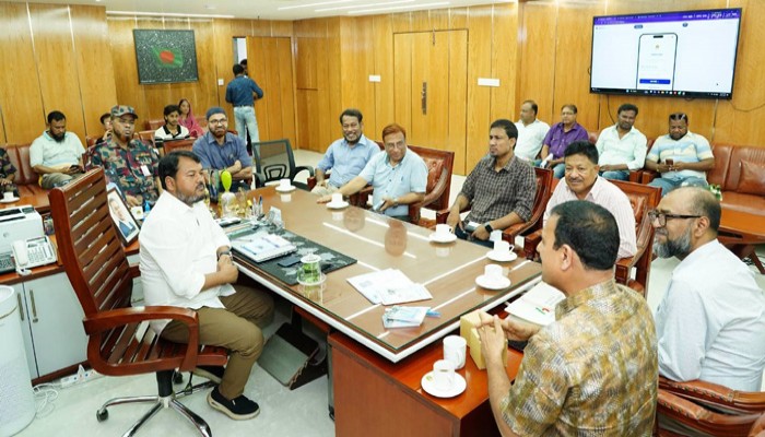 রাসিক প্রশাসকের সঙ্গে হাইটেক স্পেশালাইজড হসপিটালের চেয়ারম্যানের সৌজন্য সাক্ষাৎ