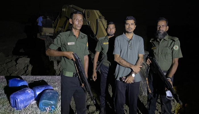 পুঠিয়ায় ধানিজমির মাটি কাটতে গিয়ে ধরা, কারাদণ্ড ২ জনের অকেজো ৩ এস্কেভেটর