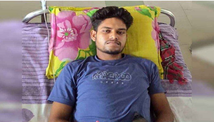 ক্যানসারে আক্রান্ত সাব্বিরকে বাঁচাতে দুয়ারে দুয়ারে কাঁদছেন মা