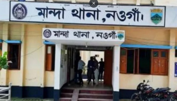 নওগাঁয় ডিবি পরিচয়ে বাড়িতে ঢুকে চুরির অভিযোগে আটক ৩