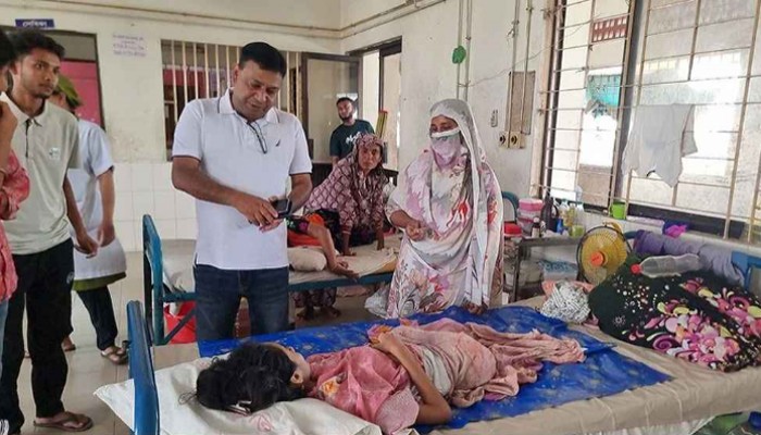 খুলনার অসহায় জান্নাতুলের পাশে ডা. জুবাইদা রহমান