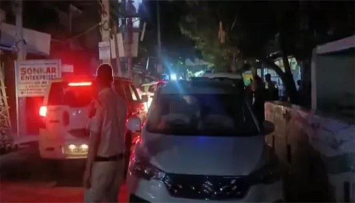 হোটেলে প্রেমিকাকে কুপিয়ে হত্যা প্রেমিকের