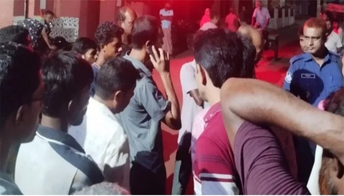 নাটোরের বাগাতিপাড়ায় ৪৫ টাকার চায়ের বিল নিয়ে সংঘর্ষ, আহত ১৩