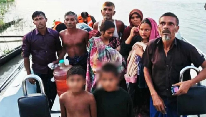 পদ্মায় নৌকাডুবি: উদ্ধার ১০ বাংলাদেশিকে ফেরত দিয়েছে বিএসএফ