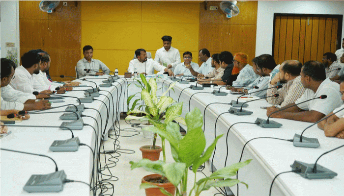 বিদ্যুৎ শাখার কর্মকর্তা-কর্মচারীদের রাসিক প্রশাসকের মতবিনিময়