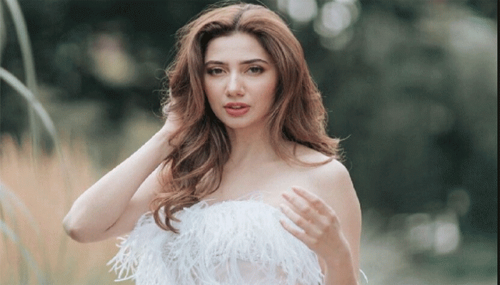 ৪১ বছর বয়সে দ্বিতীয়বার মা হচ্ছেন মাহিরা খান