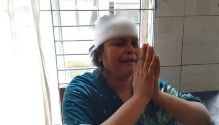 চাঁপাইনবাবগঞ্জের জেলা হাসপাতালে ডেঙ্গুর পরীক্ষা হয় কিনা জানতে চাওয়ায় নারীর মাথা ফাটাল দালালরা