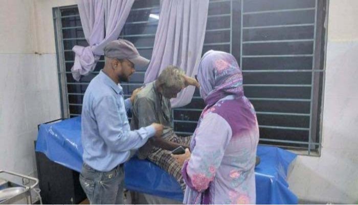 অসুস্থ অবস্থায় হলেন বাড়িছাড়া,  পড়ে ছিলেন রাস্তায়....