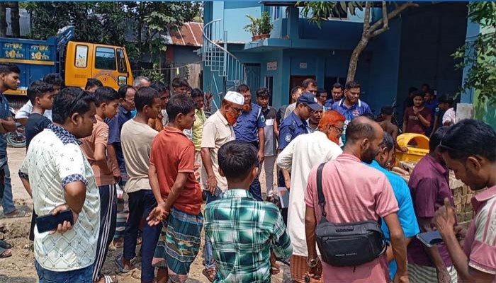 গুরুদাসপুরে জমি নিয়ে সংঘর্ষে আহত ১৪