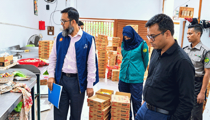 রাজশাহীতে বিএসটিআই’র অনুমোদনহীন জন্মদিনের কেক উৎপাদনকারীকে জরিমানা