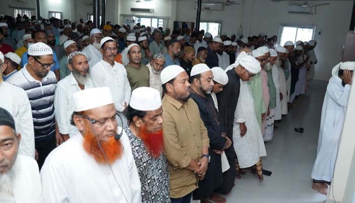 রাজশাহী প্রেসক্লাবের সভাপতি সাইদুর রহমানের জানাযায় রাসিক প্রশাসক রিটন