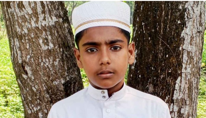 রাস্তার ওপর পড়েছিল মাদরাসাছাত্র, কাছে যেতেই ‘চোখ উঠল কপালে’