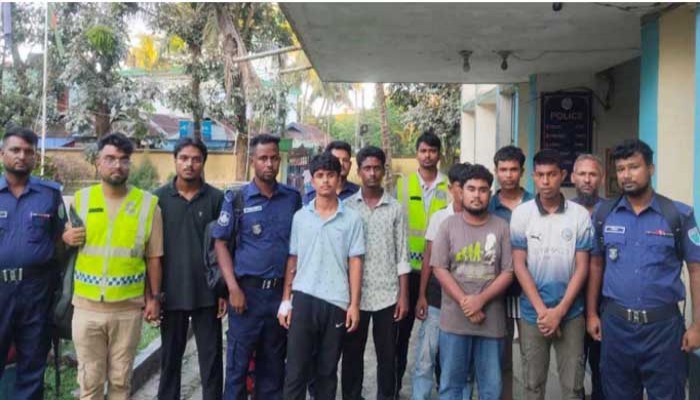 ‘জয় বাংলা, জয় বঙ্গবন্ধু’ স্লোগান দেওয়ার অভিযোগে স্কুল ও কলেজের ৭ শিক্ষার্থীকে গ্রেপ্তা