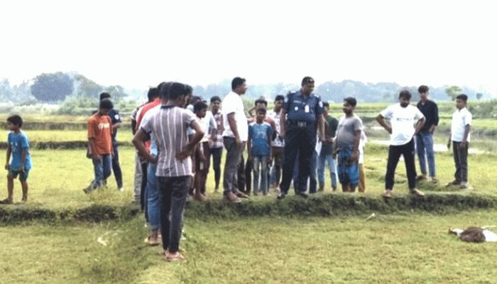 "মা না দেখলে কুকুরই ছিঁড়ে খেত": কুলিক নদীর তীরে নবজাতকের মরদেহ উদ্ধার