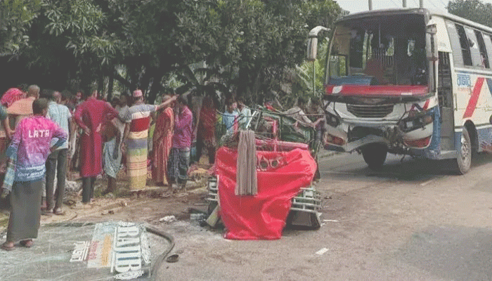 ময়মনসিংহে বাস ও সিএনজিচালিত অটোরিকশার মুখোমুখি সংঘর্ষে নিহত ৭