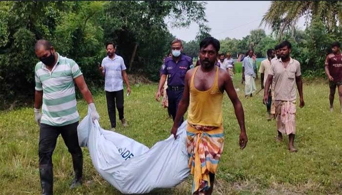 নিয়ামতপুরে ৬ মাস পর কবর থেকে তোলা হলো সাজ্জাদের লাশ