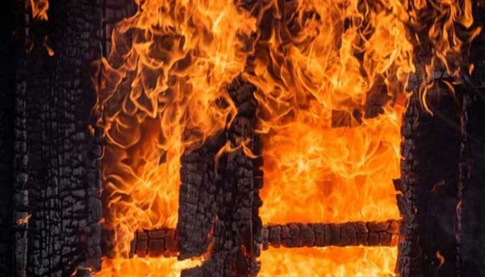 খুলনায় অগ্নিকাণ্ডে পুড়ল ৮ ব্যবসা প্রতিষ্ঠান