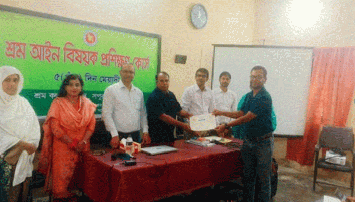 শ্রমিকদের অধিকার ও কল্যাণে সচেতনতা বৃদ্ধির আহ্বান: শ্রমকল্যাণ কেন্দ্র