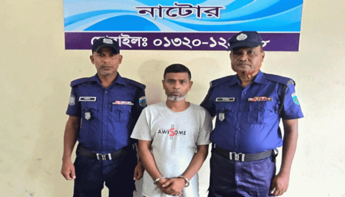 লালপুরে পৌরসভা কার্যালয়ে চাঁদা দাবির অভিযোগে গ্রেপ্তার ১