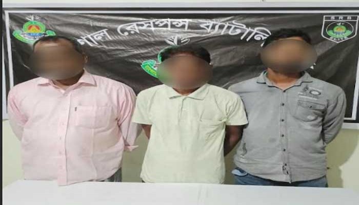 নিয়ামতপুরে এসআরবি'র অভিযানে ৩ মাদক ব্যবসায়ী গ্রেপ্তার