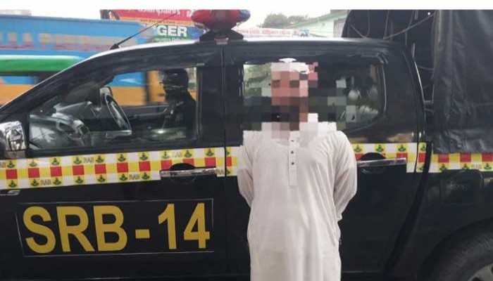 ছাত্রীর মাকে নিজের ‘আসল রূপ’ দেখালেন মাদরাসাশিক্ষক