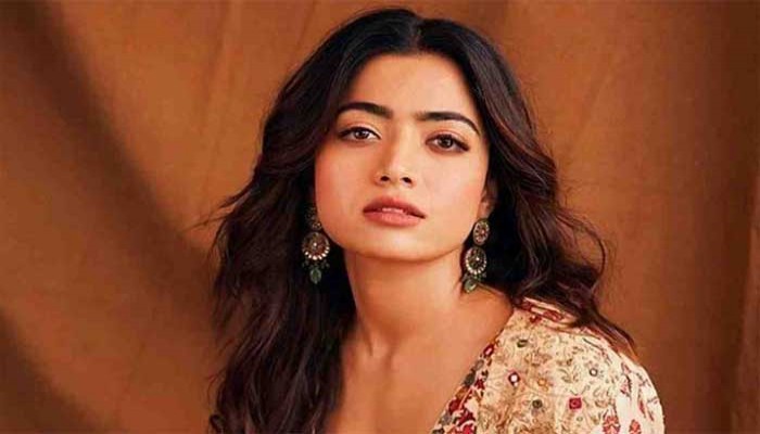রশ্মিকা মন্দানা হঠাৎ ৪০০ পরিবারকে দত্তক নিলেন