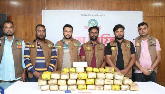 ট্রাকের ‘গোপন চেম্বারে’ মিললো ৩ লাখ ২০ হাজার ইয়াবা