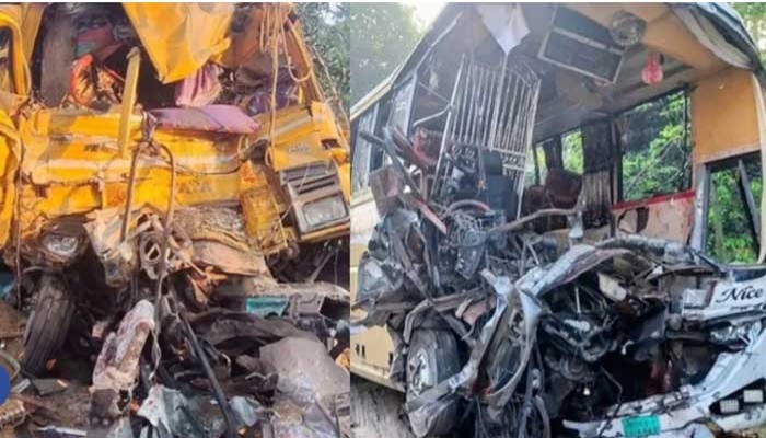 নাটোরের বনপাড়ায় বাস ও বালুবোঝাই ট্রাকের মুখোমুখি সংঘর্ষ