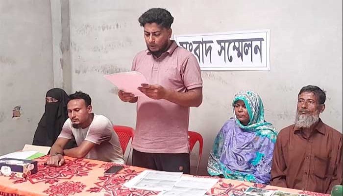 লালপুরে জমি নিয়ে বিরোধ বাড়ি-দোকান হামলা, বৃদ্ধাকে কুপিয়ে লাখ লাখ টাকা লুটের অভিযোগ