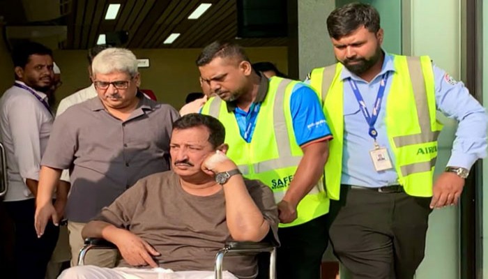 উন্নত চিকিৎসার জন্য ঢাকায় নেওয়া হলো ভূমিমন্ত্রী মিজানুর রহমান মিনুকে