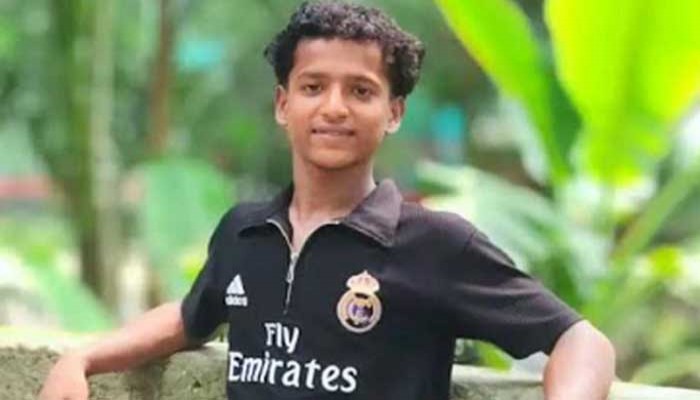 নারকেল পাড়াকে কেন্দ্র করে কিশোরকে কুপিয়ে হত্যা