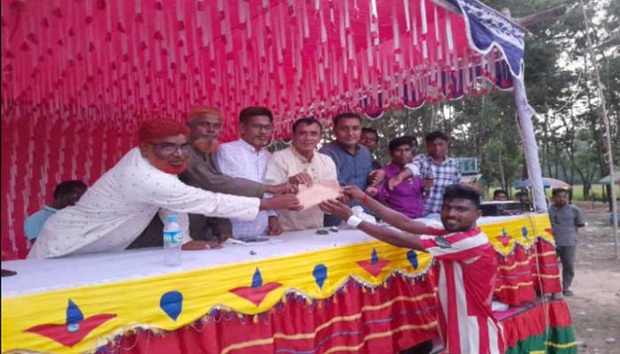 নিয়ামতপুরে আদিবাসী ফুটবল টুর্নামেন্টের ফাইনাল খেলা অনুষ্ঠিত