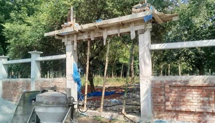 বৈদ্যুতিক তার চুরি করতে কবরস্থানে চোরের দল
