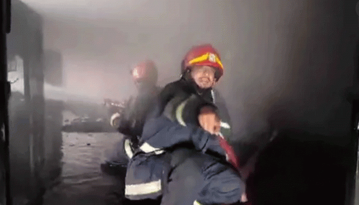 কেরানীগঞ্জের আমান প্লাস্টিক কারখানায় আগুন. মৃত্যু ১