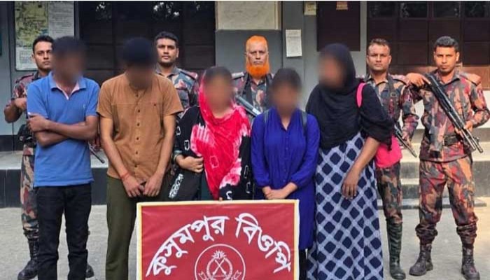 সীমান্ত পেরিয়ে ভারতে ঢোকার সময় ৫ বাংলাদেশি আটক