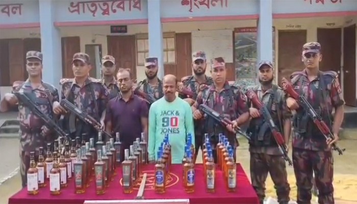 শেরপুরে ৫০ বোতল ভারতীয় মদসহ গ্রেফতার ২, মামলা প্রক্রিয়াধীন