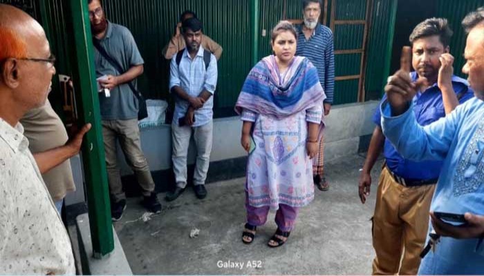 নওগাঁয় ১৯০০ কেজি সরকারি চাল জব্দ, ‘মাশুল’ গুনলেন ১১ ব্যবসায়ী