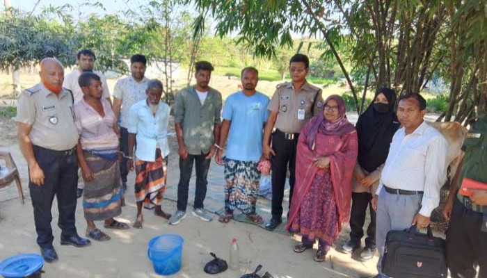 নিয়ামতপুরে ভ্রাম্যমাণ আদালতে  ৬ মাদকসেবিকে দণ্ড প্রদান