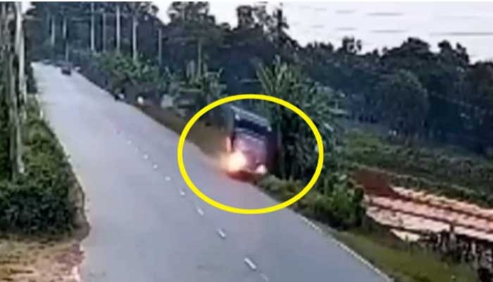 মায়ের চোখের সামনেই দুই বোনকে পিষে মারল কাভার্ডভ্যান