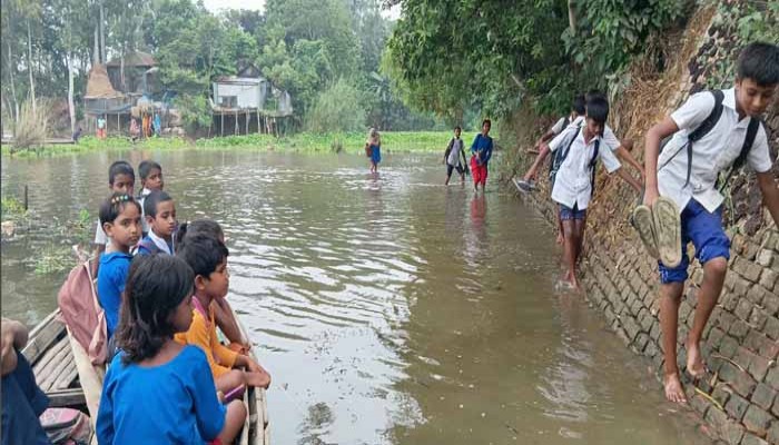 সিংড়ায় দুর্ভোগ এড়াতে স্কুল স্থানান্তরের দাবি